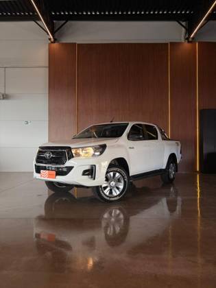 TOYOTA HILUX 2.8 SR 4X4 CD 16V DIESEL 4P AUTOMÁTICO